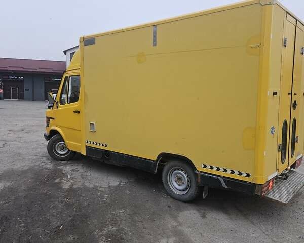Жовтий Мерседес Sprinter, об'ємом двигуна 2.3 л та пробігом 300 тис. км за 2000 $, фото 4 на Automoto.ua