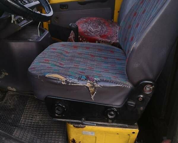 Жовтий Мерседес Sprinter, об'ємом двигуна 0 л та пробігом 720 тис. км за 2300 $, фото 5 на Automoto.ua