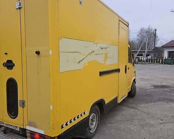 Жовтий Мерседес Sprinter, об'ємом двигуна 2.3 л та пробігом 300 тис. км за 2000 $, фото 2 на Automoto.ua