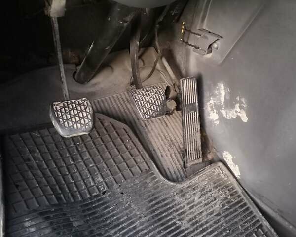 Жовтий Мерседес Sprinter, об'ємом двигуна 0 л та пробігом 720 тис. км за 2300 $, фото 9 на Automoto.ua