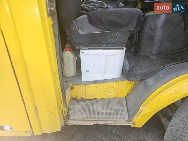 Жовтий Мерседес Sprinter, об'ємом двигуна 2.3 л та пробігом 300 тис. км за 2000 $, фото 9 на Automoto.ua