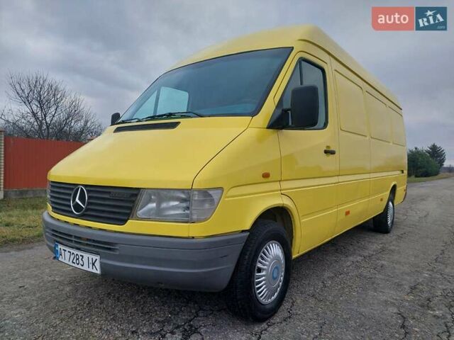 Желтый Мерседес Sprinter, объемом двигателя 2.87 л и пробегом 560 тыс. км за 8999 $, фото 1 на Automoto.ua