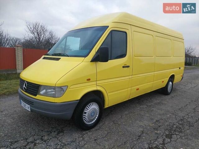 Желтый Мерседес Sprinter, объемом двигателя 2.87 л и пробегом 560 тыс. км за 8999 $, фото 9 на Automoto.ua