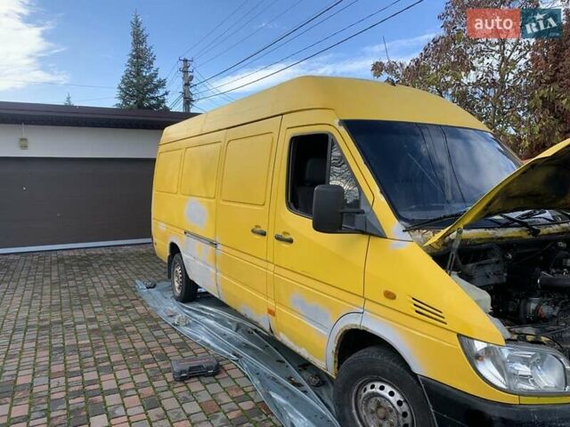 Желтый Мерседес Sprinter, объемом двигателя 2.15 л и пробегом 800 тыс. км за 5700 $, фото 10 на Automoto.ua