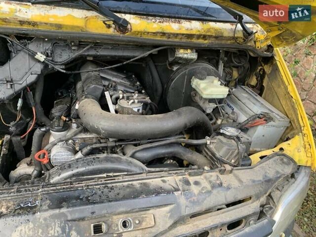 Желтый Мерседес Sprinter, объемом двигателя 2.15 л и пробегом 800 тыс. км за 5700 $, фото 6 на Automoto.ua