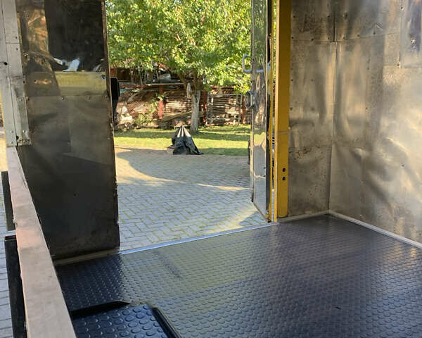 Жовтий Мерседес Sprinter, об'ємом двигуна 0 л та пробігом 141 тис. км за 13700 $, фото 5 на Automoto.ua