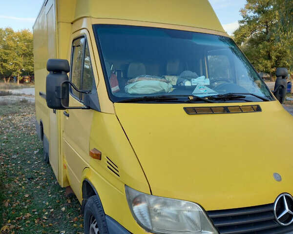 Желтый Мерседес Sprinter, объемом двигателя 2.1 л и пробегом 404 тыс. км за 7600 $, фото 9 на Automoto.ua