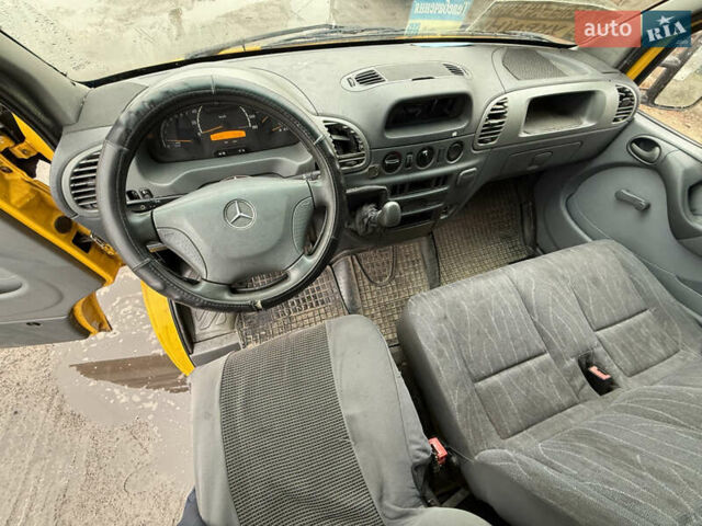 Жовтий Мерседес Sprinter, об'ємом двигуна 2.15 л та пробігом 406 тис. км за 6500 $, фото 5 на Automoto.ua