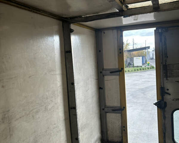 Желтый Мерседес Sprinter, объемом двигателя 2.15 л и пробегом 900 тыс. км за 4600 $, фото 22 на Automoto.ua