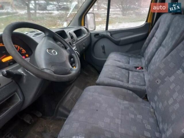 Желтый Мерседес Sprinter, объемом двигателя 2.2 л и пробегом 647 тыс. км за 7300 $, фото 6 на Automoto.ua