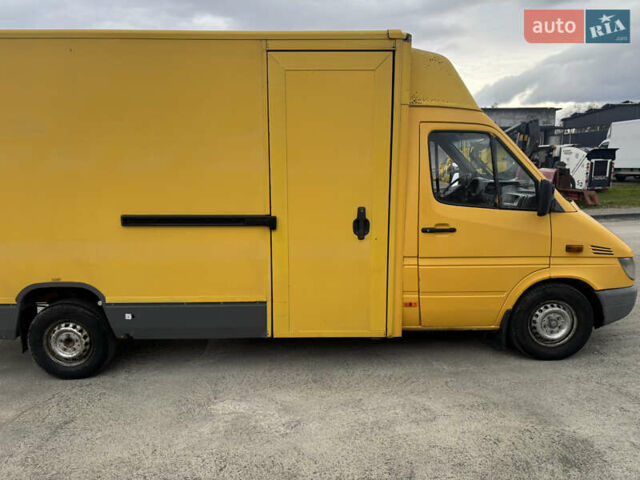 Желтый Мерседес Sprinter, объемом двигателя 2.15 л и пробегом 900 тыс. км за 4600 $, фото 3 на Automoto.ua