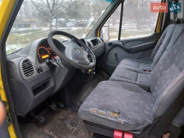 Желтый Мерседес Sprinter, объемом двигателя 2.2 л и пробегом 647 тыс. км за 7300 $, фото 7 на Automoto.ua