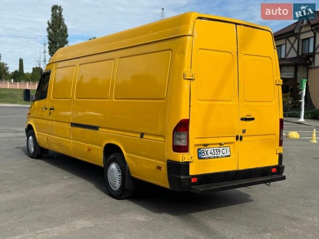 Желтый Мерседес Sprinter, объемом двигателя 2.2 л и пробегом 580 тыс. км за 7999 $, фото 6 на Automoto.ua