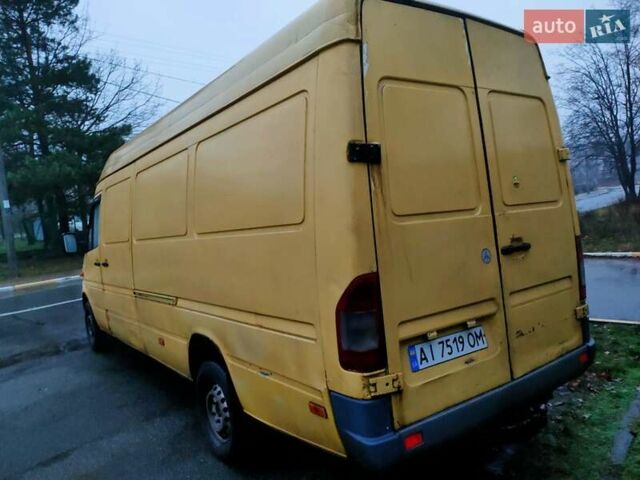 Желтый Мерседес Sprinter, объемом двигателя 2.2 л и пробегом 100 тыс. км за 9000 $, фото 6 на Automoto.ua