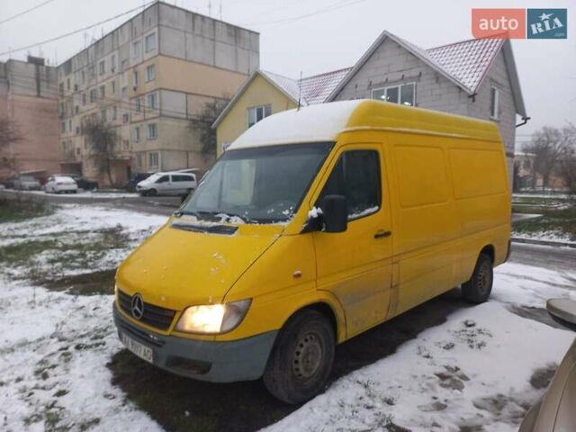 Желтый Мерседес Sprinter, объемом двигателя 2.2 л и пробегом 647 тыс. км за 7300 $, фото 5 на Automoto.ua