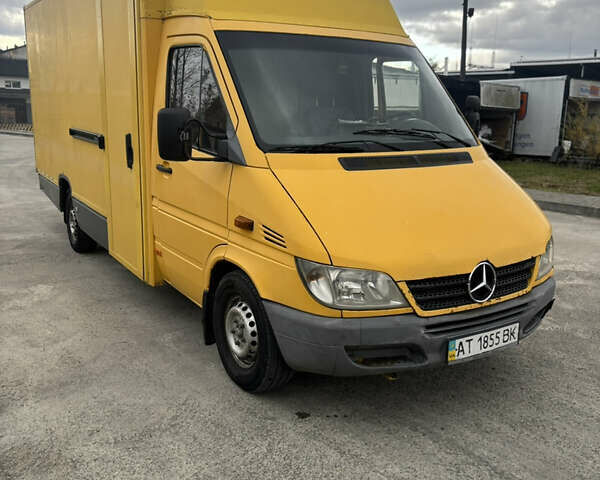Желтый Мерседес Sprinter, объемом двигателя 2.15 л и пробегом 900 тыс. км за 4600 $, фото 5 на Automoto.ua