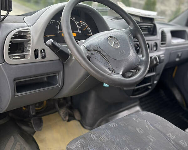 Желтый Мерседес Sprinter, объемом двигателя 2.15 л и пробегом 900 тыс. км за 4600 $, фото 12 на Automoto.ua