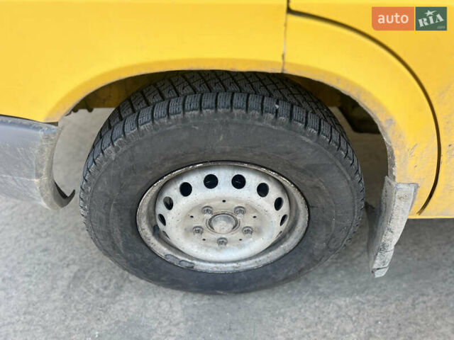 Желтый Мерседес Sprinter, объемом двигателя 2.15 л и пробегом 914 тыс. км за 8000 $, фото 9 на Automoto.ua