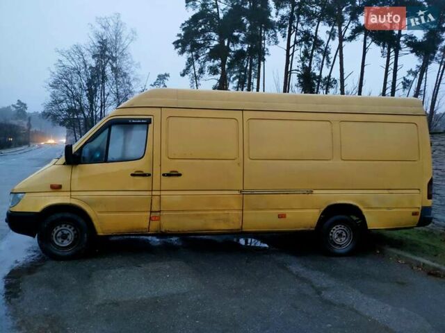 Желтый Мерседес Sprinter, объемом двигателя 2.2 л и пробегом 100 тыс. км за 9000 $, фото 11 на Automoto.ua