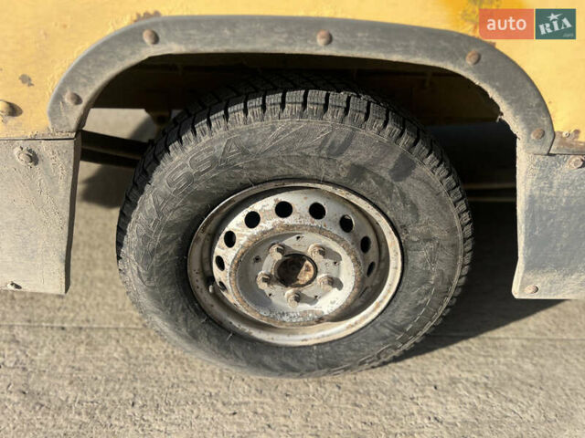 Желтый Мерседес Sprinter, объемом двигателя 2.15 л и пробегом 914 тыс. км за 8000 $, фото 11 на Automoto.ua