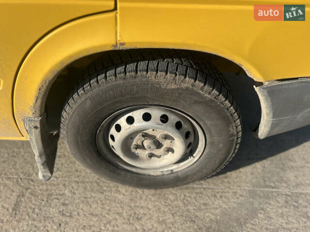 Желтый Мерседес Sprinter, объемом двигателя 2.15 л и пробегом 914 тыс. км за 8000 $, фото 10 на Automoto.ua