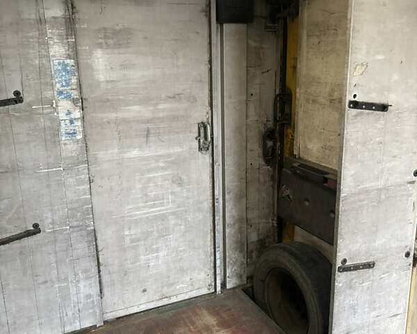 Желтый Мерседес Sprinter, объемом двигателя 2.15 л и пробегом 900 тыс. км за 4600 $, фото 20 на Automoto.ua