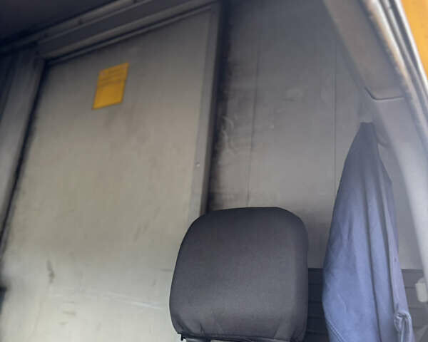 Желтый Мерседес Sprinter, объемом двигателя 2.15 л и пробегом 900 тыс. км за 4600 $, фото 14 на Automoto.ua
