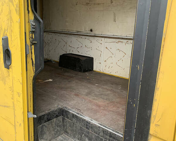 Жовтий Мерседес Sprinter, об'ємом двигуна 2.15 л та пробігом 150 тис. км за 8900 $, фото 5 на Automoto.ua