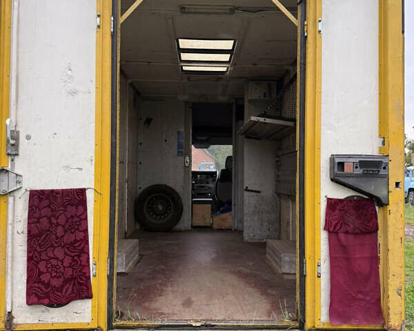 Жовтий Мерседес Sprinter, об'ємом двигуна 2.15 л та пробігом 500 тис. км за 8900 $, фото 5 на Automoto.ua