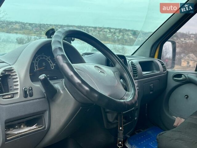 Желтый Мерседес Sprinter, объемом двигателя 2.15 л и пробегом 321 тыс. км за 5700 $, фото 7 на Automoto.ua