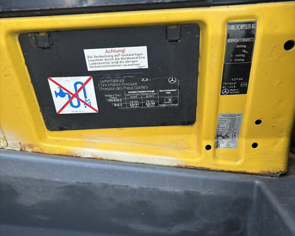 Желтый Мерседес Sprinter, объемом двигателя 2.15 л и пробегом 900 тыс. км за 4600 $, фото 11 на Automoto.ua