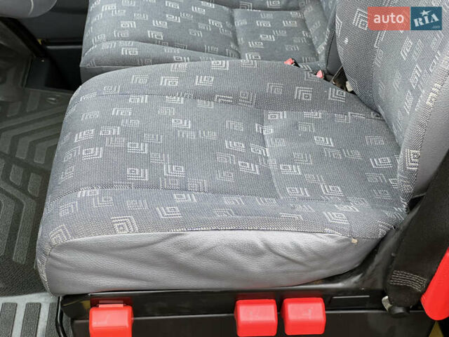 Желтый Мерседес Sprinter, объемом двигателя 2.7 л и пробегом 370 тыс. км за 10700 $, фото 25 на Automoto.ua