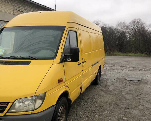 Желтый Мерседес Sprinter, объемом двигателя 2.15 л и пробегом 552 тыс. км за 4000 $, фото 4 на Automoto.ua
