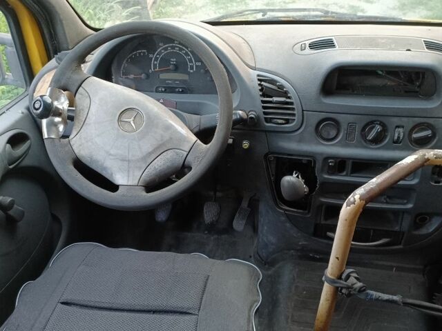 Желтый Мерседес Sprinter, объемом двигателя 2.2 л и пробегом 460 тыс. км за 5300 $, фото 5 на Automoto.ua