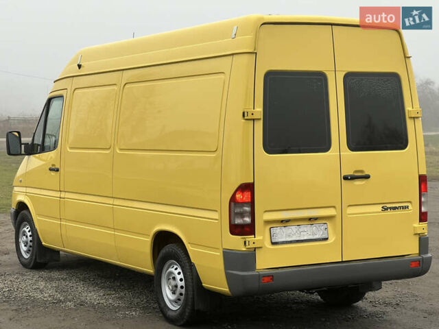 Желтый Мерседес Sprinter, объемом двигателя 2.7 л и пробегом 370 тыс. км за 10700 $, фото 13 на Automoto.ua