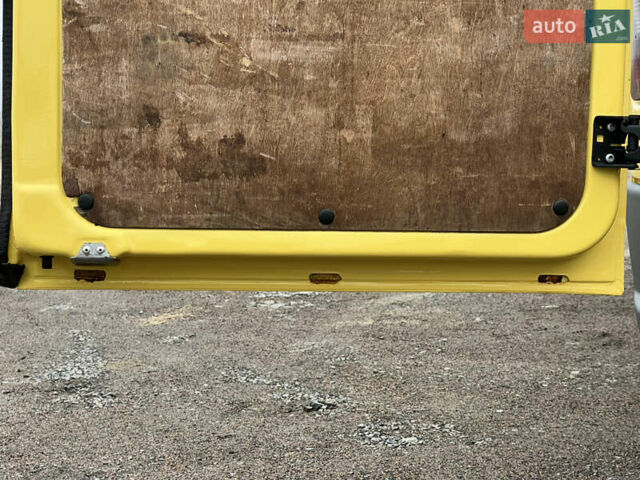 Желтый Мерседес Sprinter, объемом двигателя 2.7 л и пробегом 370 тыс. км за 10700 $, фото 39 на Automoto.ua
