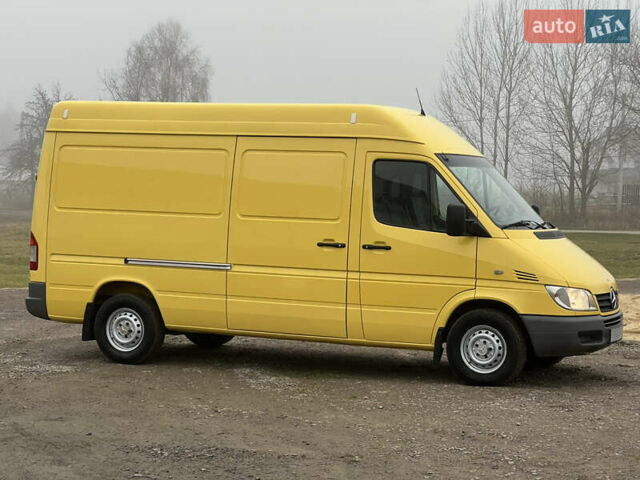 Желтый Мерседес Sprinter, объемом двигателя 2.7 л и пробегом 370 тыс. км за 10700 $, фото 3 на Automoto.ua