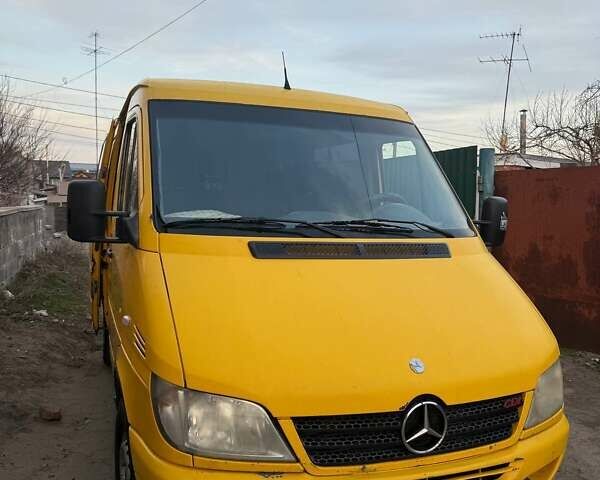 Желтый Мерседес Sprinter, объемом двигателя 2.1 л и пробегом 573 тыс. км за 5700 $, фото 5 на Automoto.ua