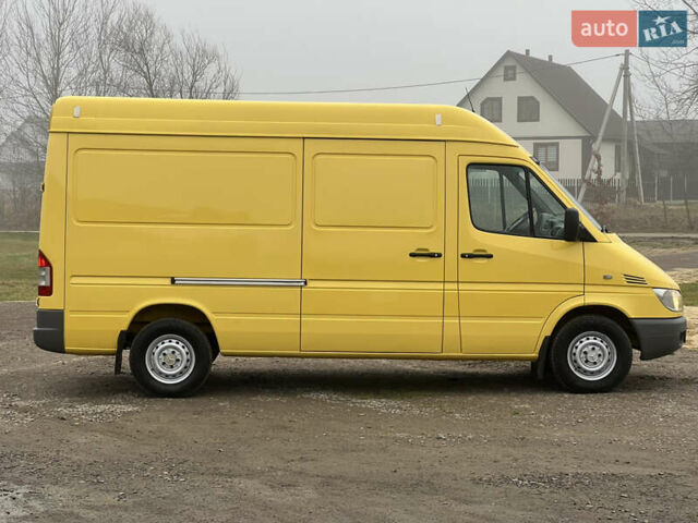 Желтый Мерседес Sprinter, объемом двигателя 2.7 л и пробегом 370 тыс. км за 10700 $, фото 4 на Automoto.ua