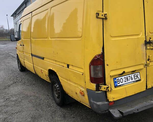 Желтый Мерседес Sprinter, объемом двигателя 2.15 л и пробегом 552 тыс. км за 4000 $, фото 3 на Automoto.ua