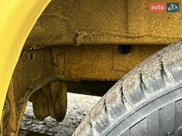 Желтый Мерседес Sprinter, объемом двигателя 2.7 л и пробегом 370 тыс. км за 10700 $, фото 49 на Automoto.ua