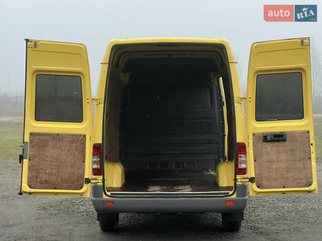 Желтый Мерседес Sprinter, объемом двигателя 2.7 л и пробегом 370 тыс. км за 10700 $, фото 32 на Automoto.ua