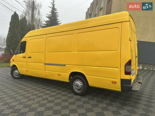 Желтый Мерседес Sprinter, объемом двигателя 2.15 л и пробегом 555 тыс. км за 8000 $, фото 3 на Automoto.ua