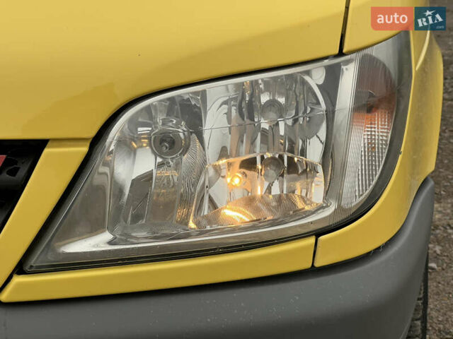 Желтый Мерседес Sprinter, объемом двигателя 2.7 л и пробегом 370 тыс. км за 10700 $, фото 44 на Automoto.ua