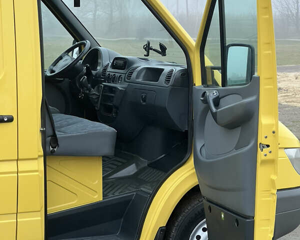 Желтый Мерседес Sprinter, объемом двигателя 2.7 л и пробегом 370 тыс. км за 10700 $, фото 21 на Automoto.ua