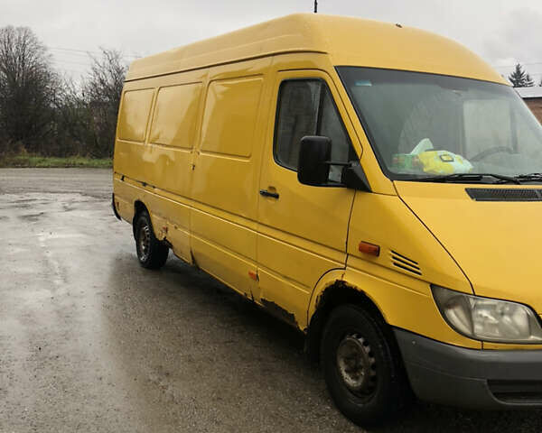 Желтый Мерседес Sprinter, объемом двигателя 2.15 л и пробегом 552 тыс. км за 4000 $, фото 5 на Automoto.ua
