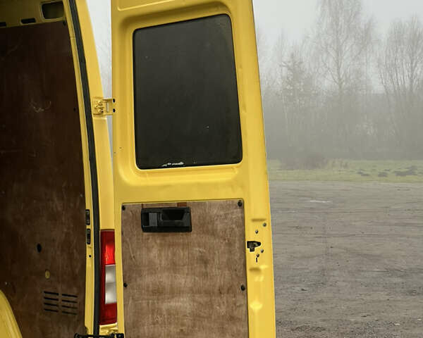Желтый Мерседес Sprinter, объемом двигателя 2.7 л и пробегом 370 тыс. км за 10700 $, фото 37 на Automoto.ua