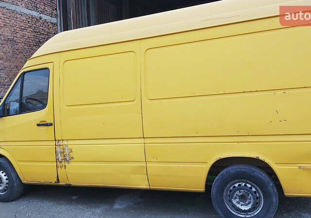 Жовтий Мерседес Sprinter, об'ємом двигуна 2.2 л та пробігом 272 тис. км за 7900 $, фото 1 на Automoto.ua