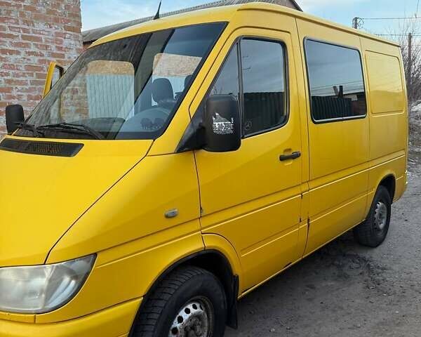 Желтый Мерседес Sprinter, объемом двигателя 2.1 л и пробегом 573 тыс. км за 5700 $, фото 6 на Automoto.ua