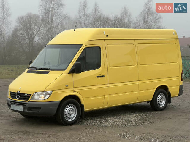 Желтый Мерседес Sprinter, объемом двигателя 2.7 л и пробегом 370 тыс. км за 10700 $, фото 8 на Automoto.ua